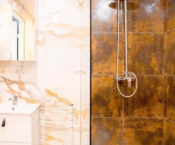 Center Turu Str Apartments, Parking, Apartament